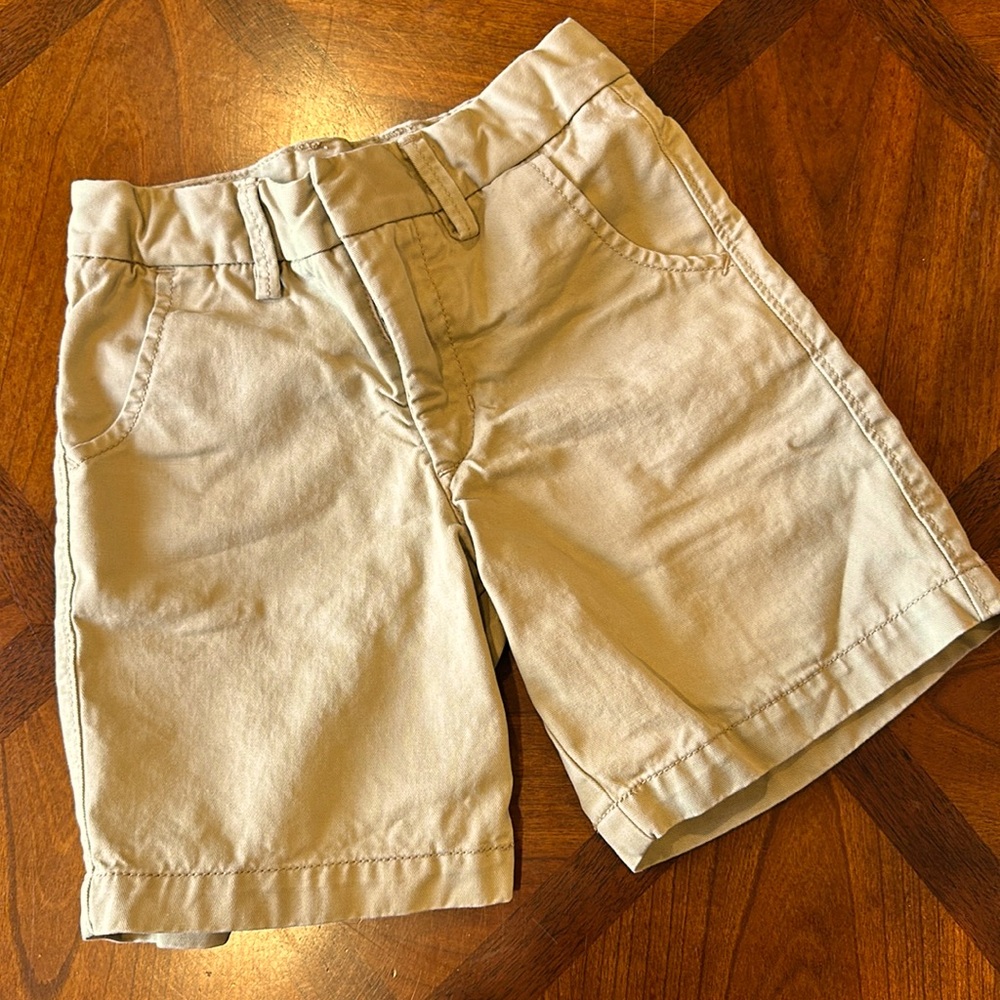 Baby Gap Size 5T Khaki zip shorts with inner latch & adjustable waist buttons